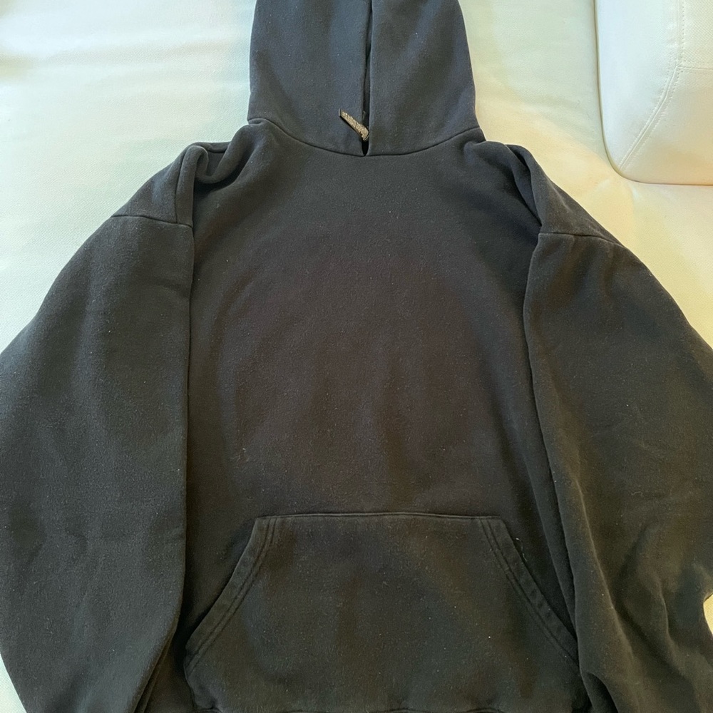 Skims oversized fleece in onyx. Size small